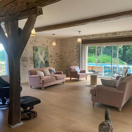 Maison Papillon Gite De Ressourcement Lusignan-Petit Bagian luar foto