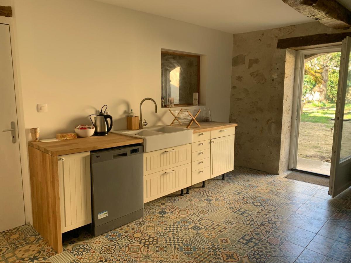 Maison Papillon Gite De Ressourcement Lusignan-Petit Bagian luar foto
