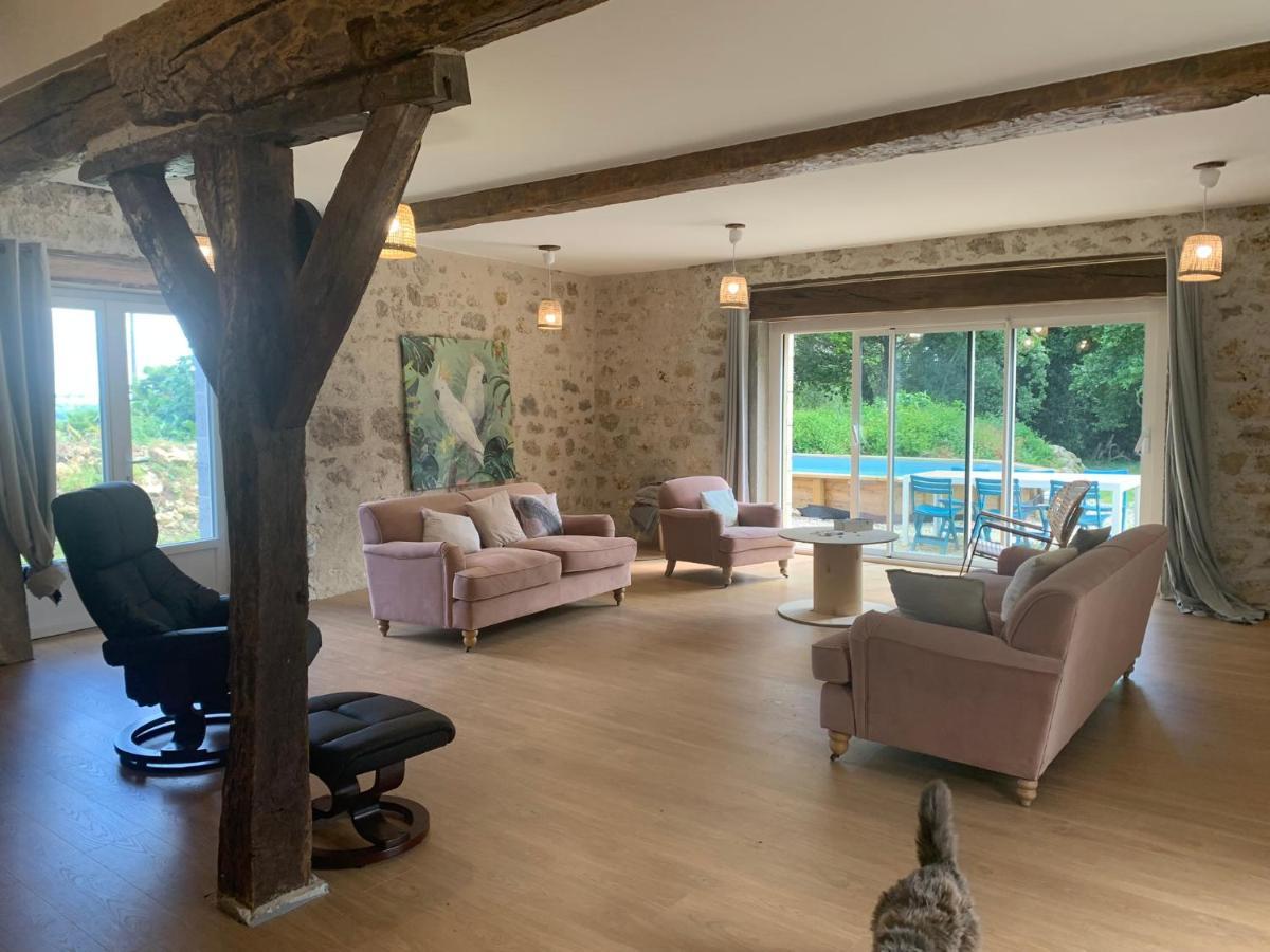Maison Papillon Gite De Ressourcement Lusignan-Petit Bagian luar foto