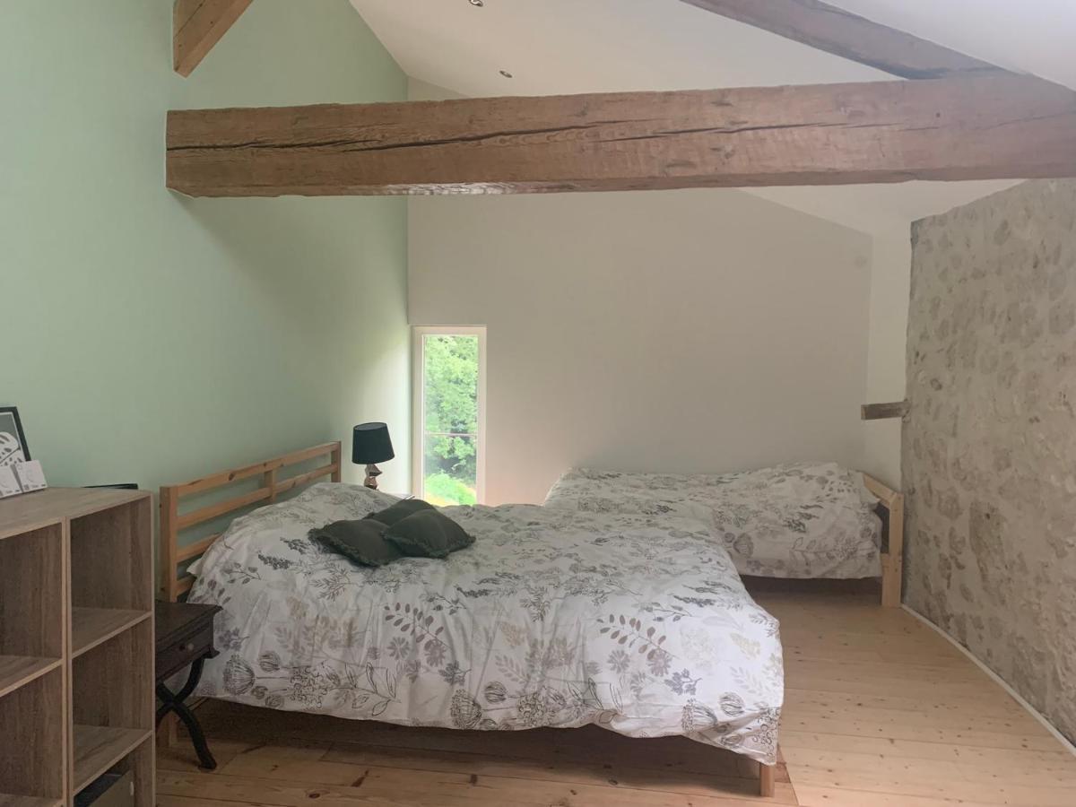 Maison Papillon Gite De Ressourcement Lusignan-Petit Bagian luar foto